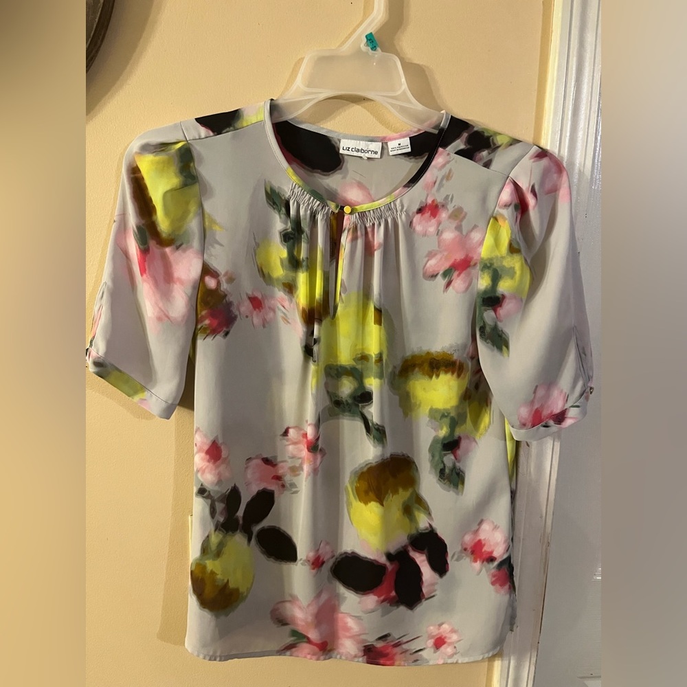 Beautiful spring Liz Claiborne blouse